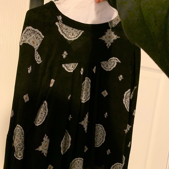 Patterned black top - Picture 2 of 2